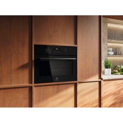 2. ELECTROLUX LVM6E46Z microwave oven