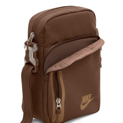 4. Nike Elemental JDI Premium Waist Bag DN2557-259