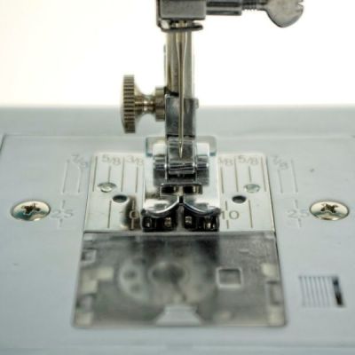 8. Łucznik Lena 2019 sewing machine