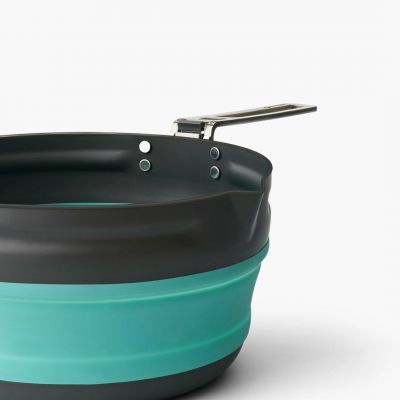 3. SEA TO SUMMIT Frontier UL 2.2L Collapsible Pot