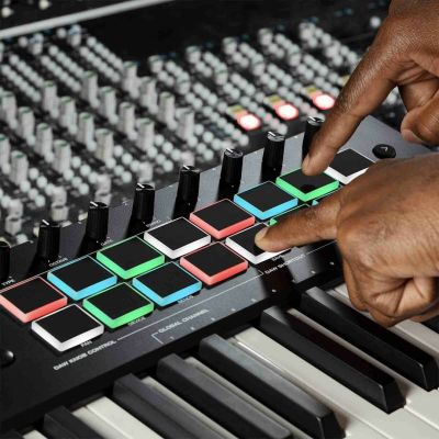 10. M-AUDIO Oxygen PRO 49 - Keyboard Controller