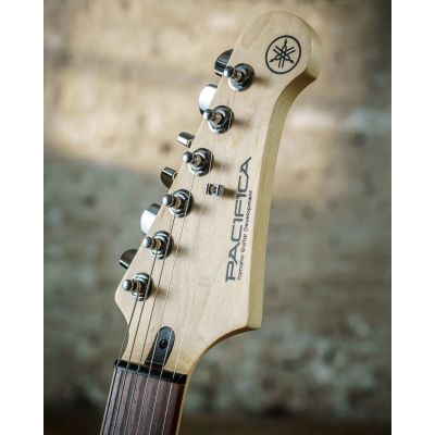 2. Yamaha Pacifica 112J BL MKII - Electric Guitar