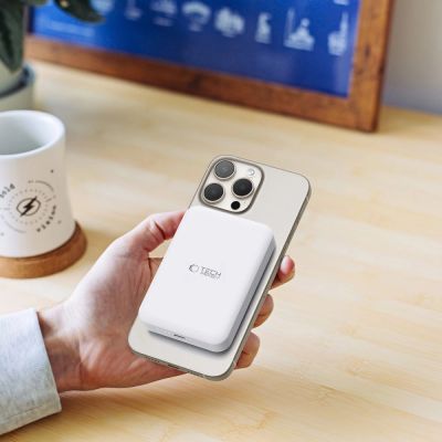 7. Tech-Protect LifeMag PB11 Powerbank with MagSafe 10000mAh 15W USB-C port - white + USB-C cable