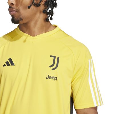 4. adidas Juventus Training T-shirt JSY M IQ0875