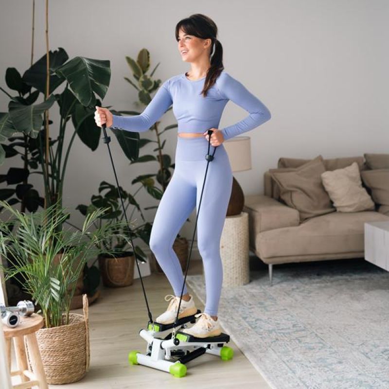38. HMS S3033 green inclined stepper with cables