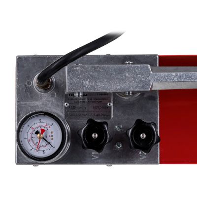 8. Yato YT-24800 pressure calibrator