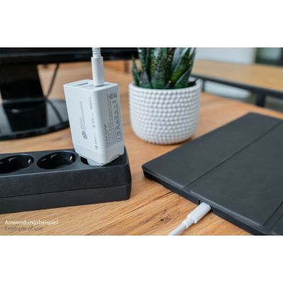 5. Alcasa PCA-W007W Mobile Charger Universal White AC Fast Charging Internal