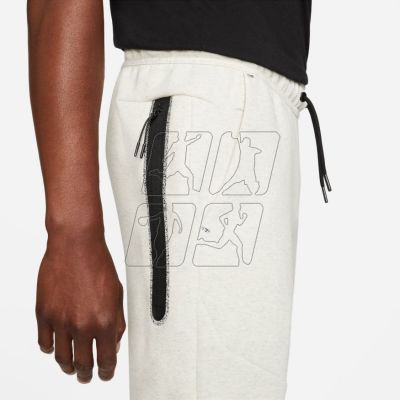 4. Nike Sportswear Tech Fleece M DD4706-100 pants