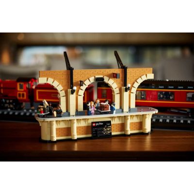 5. LEGO Harry Potter 76405 Hogwarts Express Collector's Edition