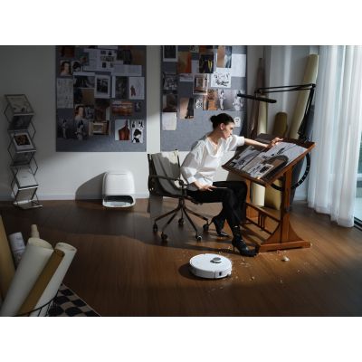 8. Roborock Qrevo Curv Vacuum Cleaner with Multifunctional Docking Station 3.0