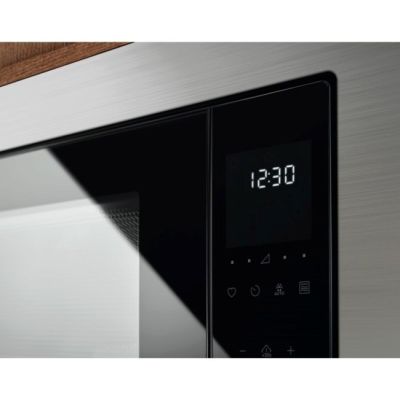 3. ELECTROLUX EMS4253TBX Microwave Oven