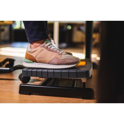 3. BakkerElkhuizen Pro 952 ergonomic footrest, adjustable 8-30 cm