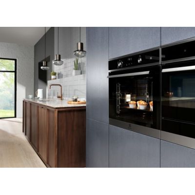 5. ELECTROLUX EOD6P77WZ Oven