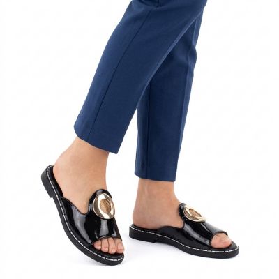 5. Women's patent leather black flip-flops with decoration M.Daszyński MR2266-5