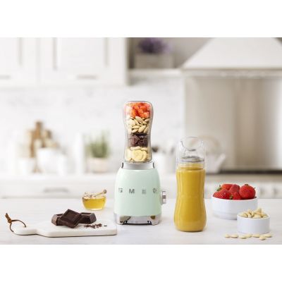 6. SMEG PBF01PGEU Sports Blender