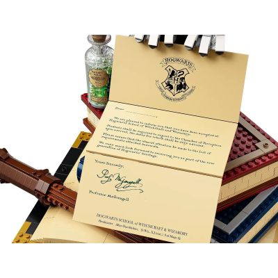 14. LEGO Harry Potter 76391 Hogwarts Icons – Collectors' Edition