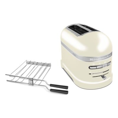 3. KitchenAid 5KMT2204EAC Toaster