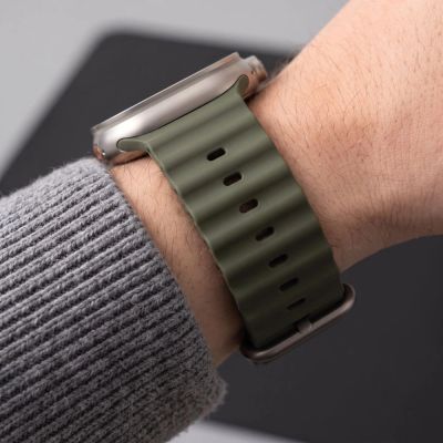 6. Tech-Protect Iconband Pro for Apple Watch 44/45/46/49mm - Green