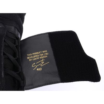 8. TEMPISH Elite Pro Goalkeeper Boots