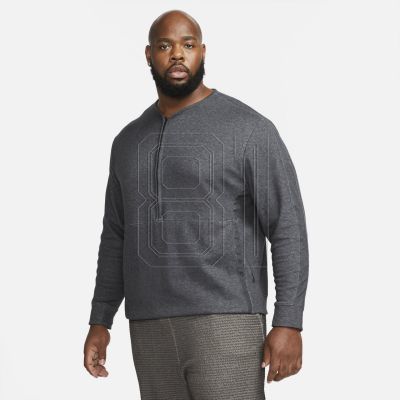 6. Nike Dri-Fit M DD2186-010 sweatshirt