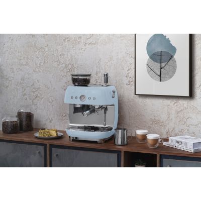 16. Smeg EGF03PBEU coffee machine Manual espresso machine 2.4 l
