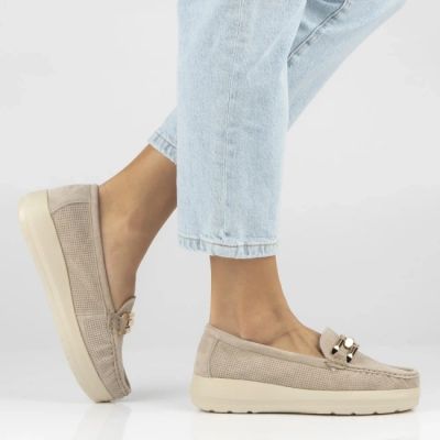 7. Beige leather wedge loafers Filippo DP7652