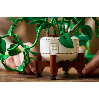6. LEGO Botanical Collection 11512 - Hanging Golden Epipremnum