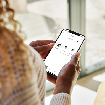 23. Yale Smart Alarm Starter Kit 6 Pieces - Control Unit, Siren, Keypad, Remote Control, Motion Sensor, Window/Door Sensor