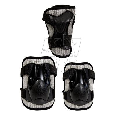 15. A set of boots Jr 37171BK rL