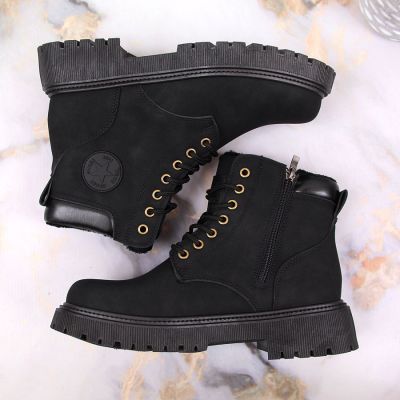 3. NEWS W EVE364A black insulated hiking boots with zipper