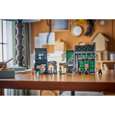 10. LEGO Harry Potter 76471 - Knockturn Alley Magic Shops