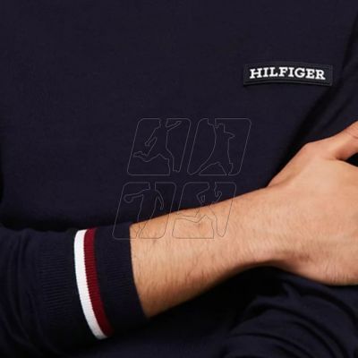 4. Tommy Hilfiger Global Stripe M MW0MW33502 sweater