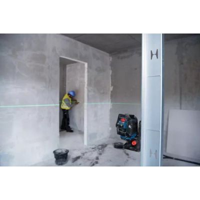 7. BOSCH GCL 2-50 G cross-point laser + tripod
