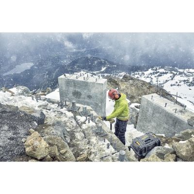 6. DeWALT DCG418T2-QW Floor Polisher/Sander