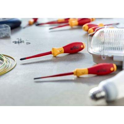 4. Wiha 41003 Hand Screwdriver Set Standard Screwdriver