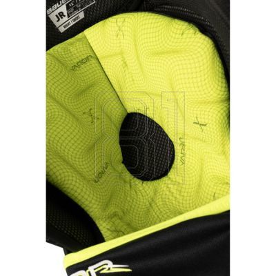 4. Bauer Vapor Fly40 Int 1064869 hockey shin guards