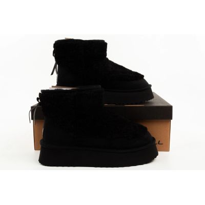 9. O'Neill women's Avaloria snow boots, black, insulated, platform