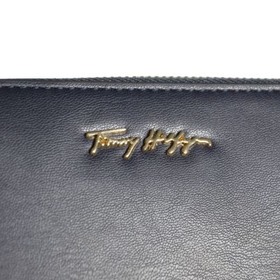 4. Elegant Tommy Hilfiger Women's Wallet, Black – AXW0XW02811C7H