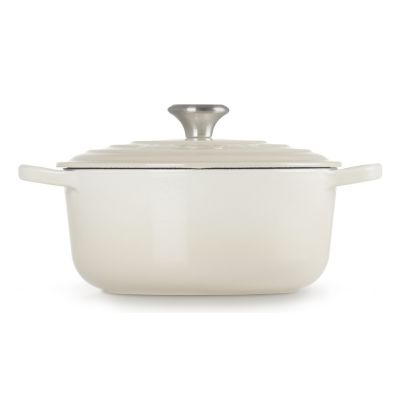 3. Le Creuset Signature Roaster Round Meringue 20cm