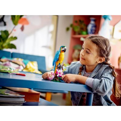 7. LEGO Creator 31136 Exotic Parrot
