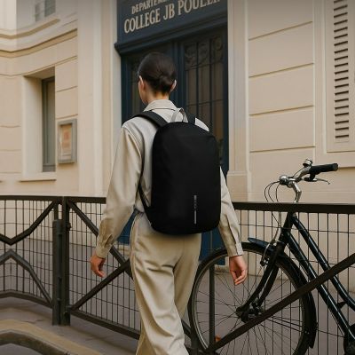 8. XD DESIGN BACKPACK SWITCH 2IN1 BLACK/NIGHT SEA P706.