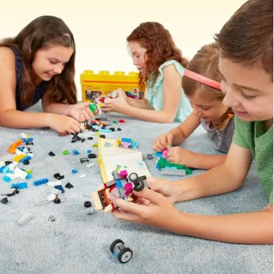 13. LEGO Classic 10696 Creative Bricks Medium Box