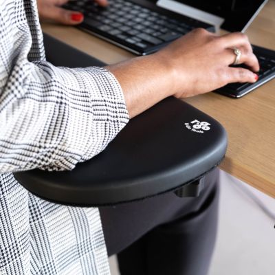 32. R-Go Ergonomic Armrest Armlehne juodas