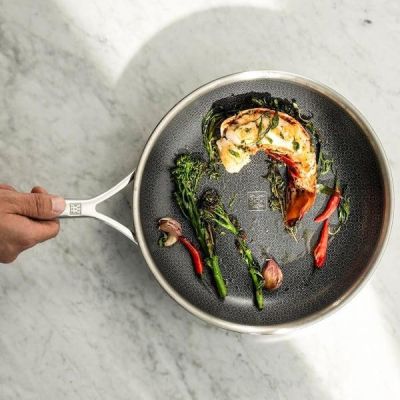 6. ZWILLING PEAK Ceramic shallow frying pan - 24 cm