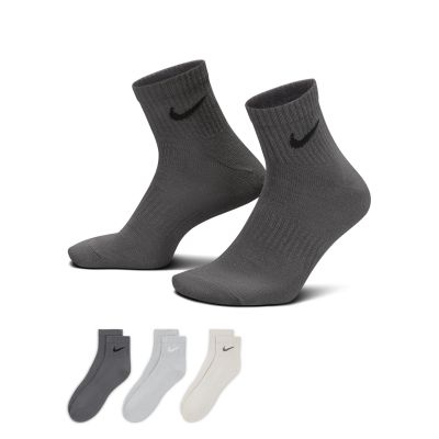 2. Nike Everyday Lightweight Ankle Socks, 3-Pack SX7677-991