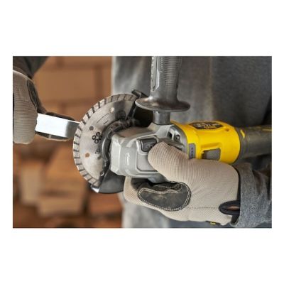 10. Stanley SFMCG710M1T-QW Angle Grinder 12.5 cm 8500 RPM 800 W 1.84 kg
