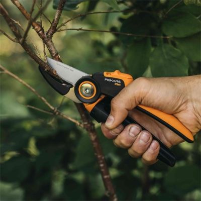 2. Fiskars X-Series P941 Anvil Garden Shears Black, Orange