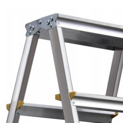 6. AWTOOLS Stepladder 4 steps up to 150 kg