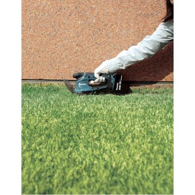 21. MAKITA DUM604ZX Cordless Grass Shears