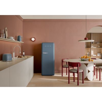 15. SMEG TSF01SBMEU Toaster